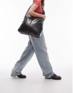 Taio cross body V tote bag in black