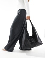 slouchy shopper bag in black