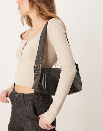 arm candy leather shoulder bag in black