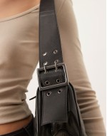 arm candy leather shoulder bag in black