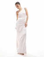 Bridesmaid co-ord in powder pink