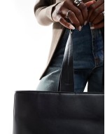 clean tote bag with wing detail