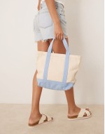small bear tote bag in cream and light blue